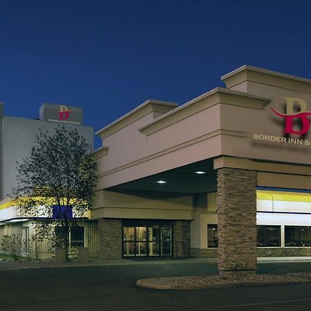 Border Inn & Suites Lloydminster Bagian luar foto