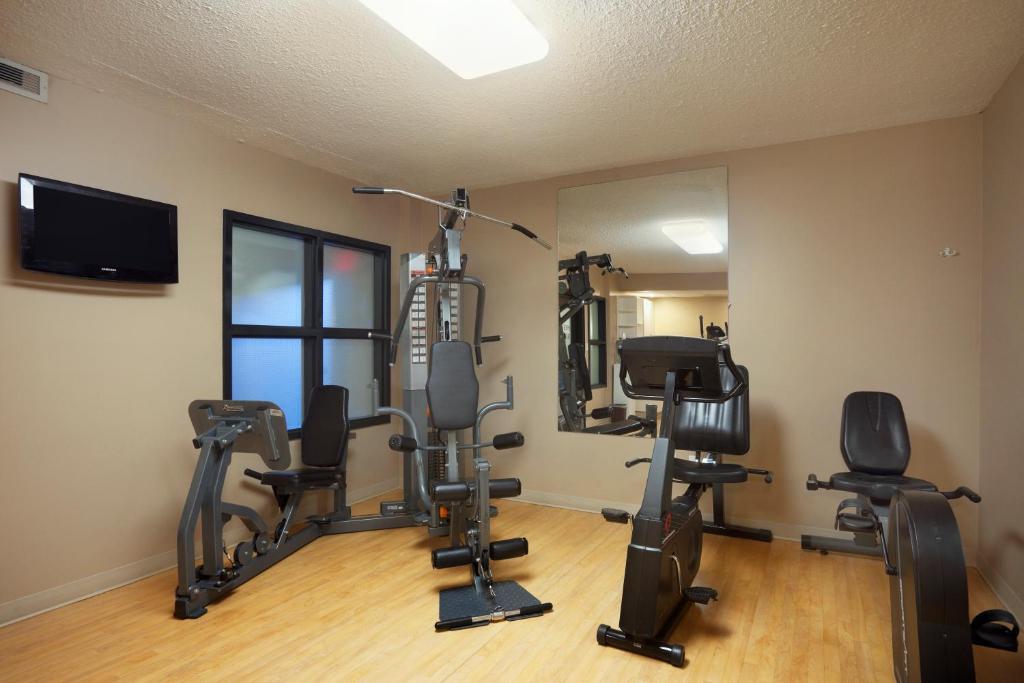 Border Inn & Suites Lloydminster Bagian luar foto