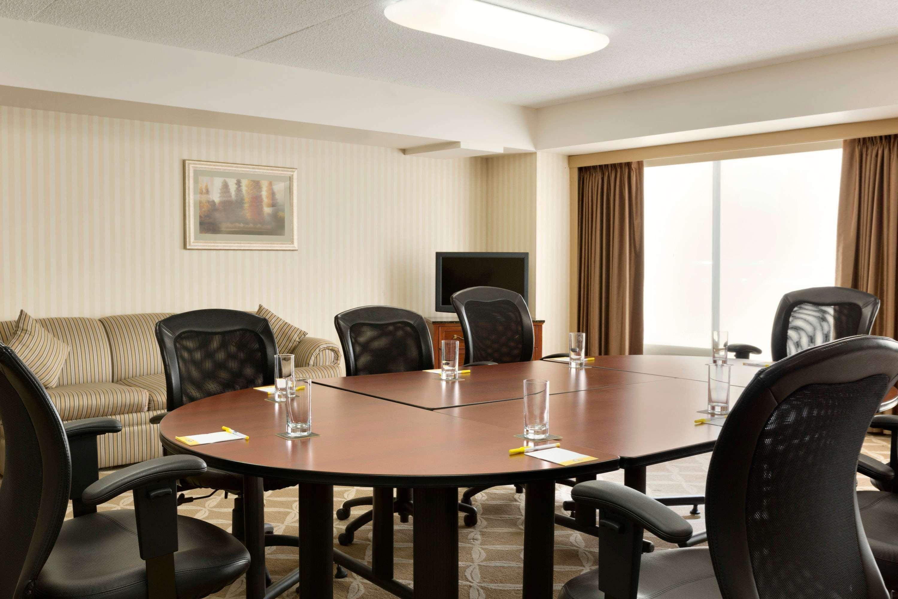 Border Inn & Suites Lloydminster Bagian luar foto