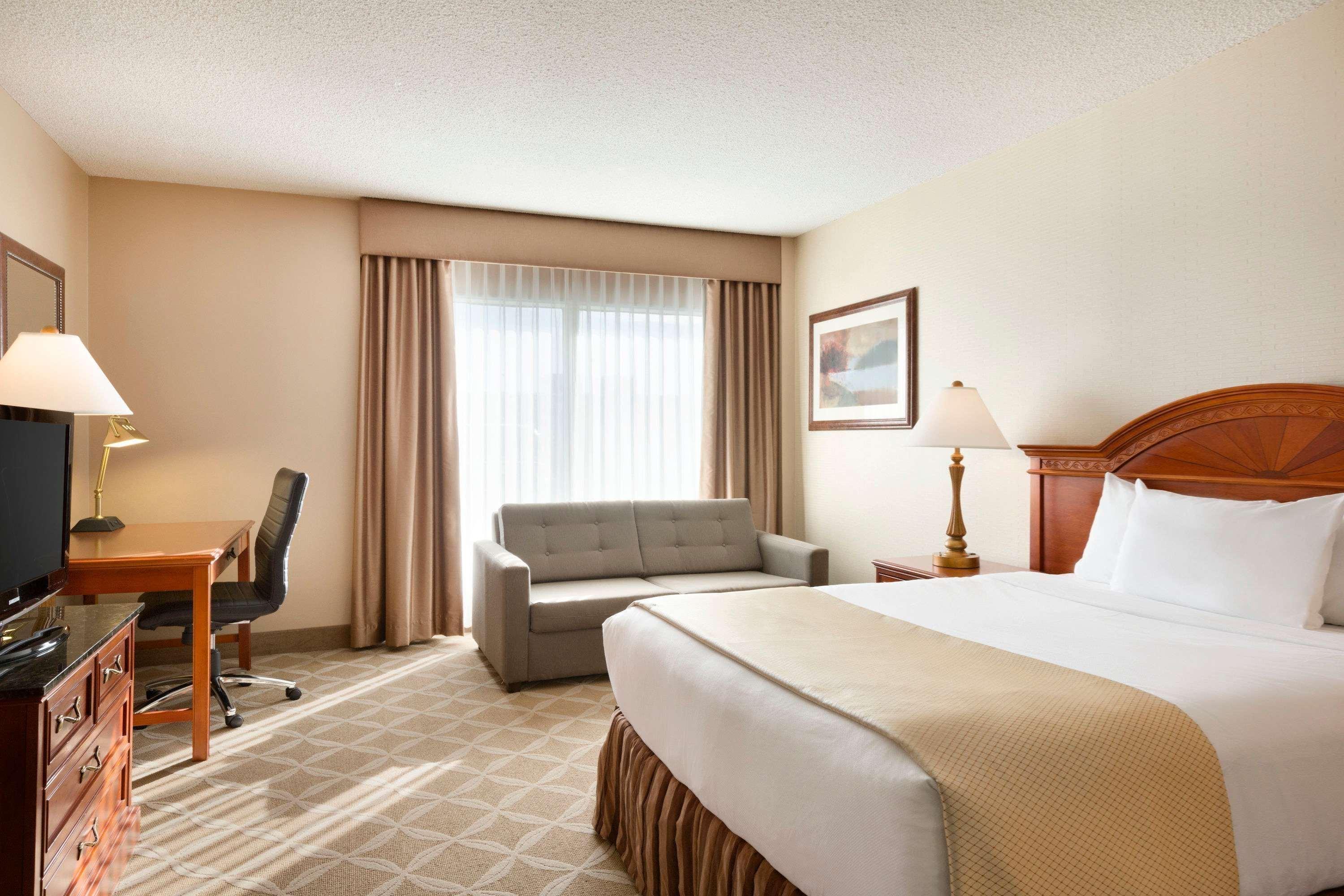 Border Inn & Suites Lloydminster Bagian luar foto