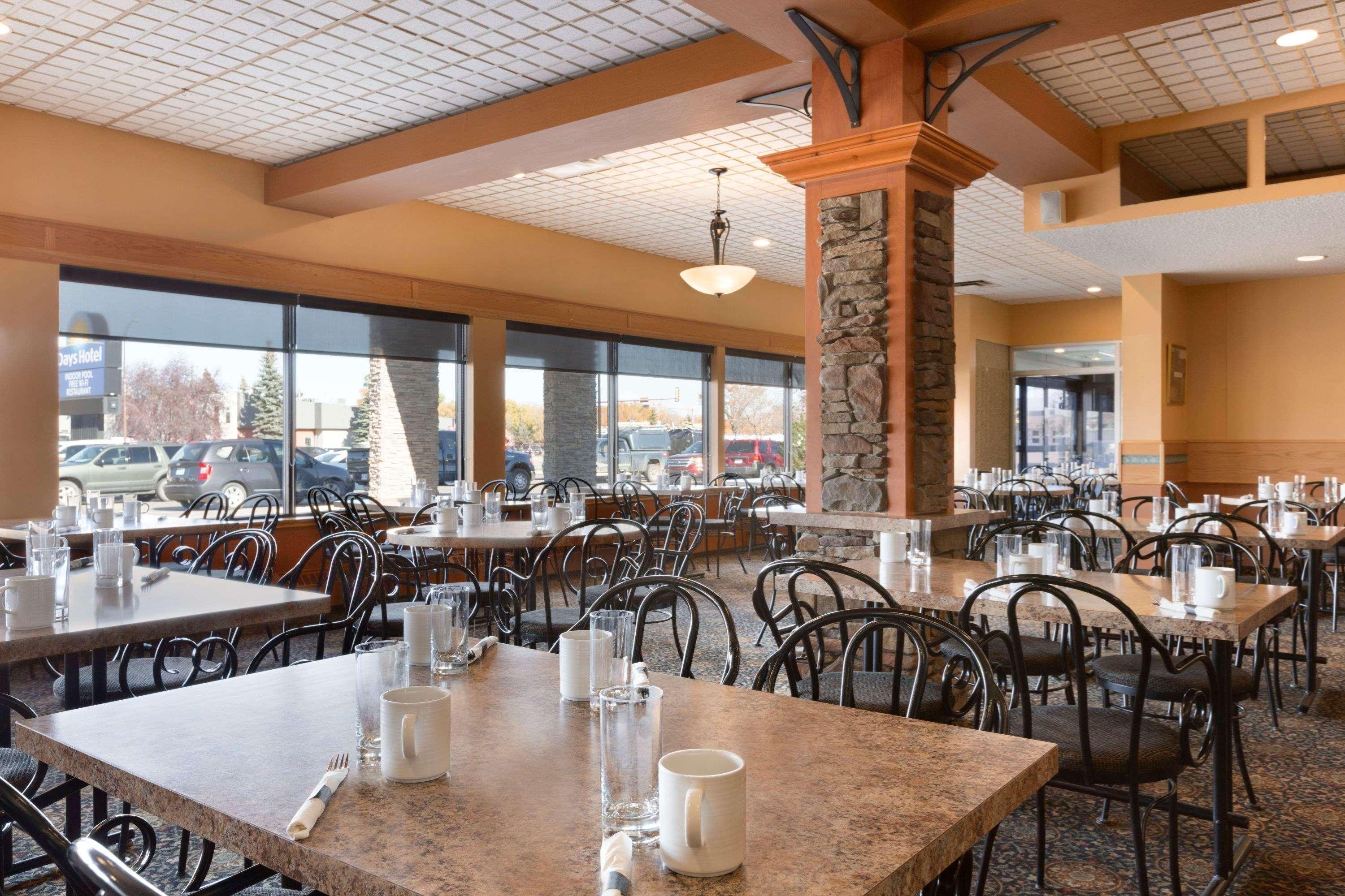 Border Inn & Suites Lloydminster Bagian luar foto