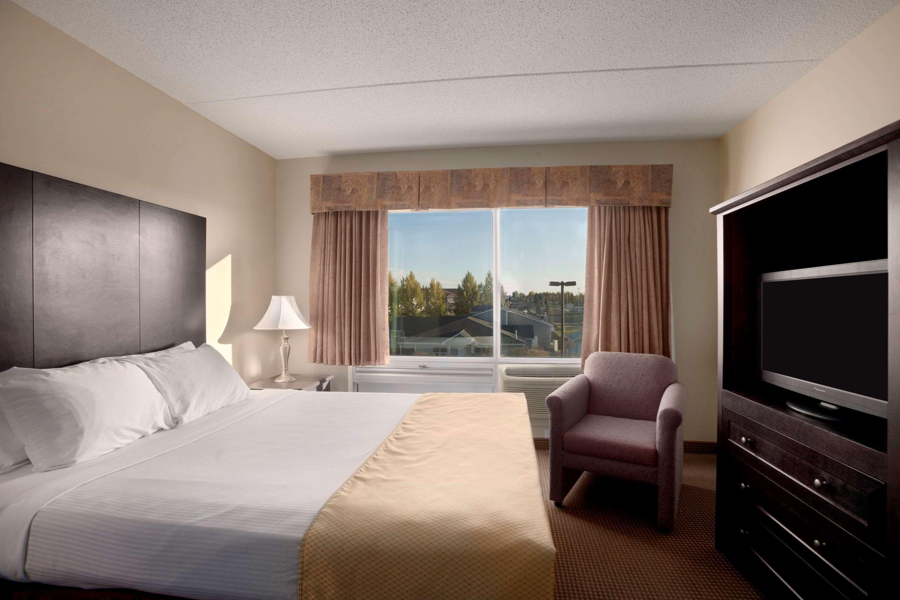 Border Inn & Suites Lloydminster Bagian luar foto