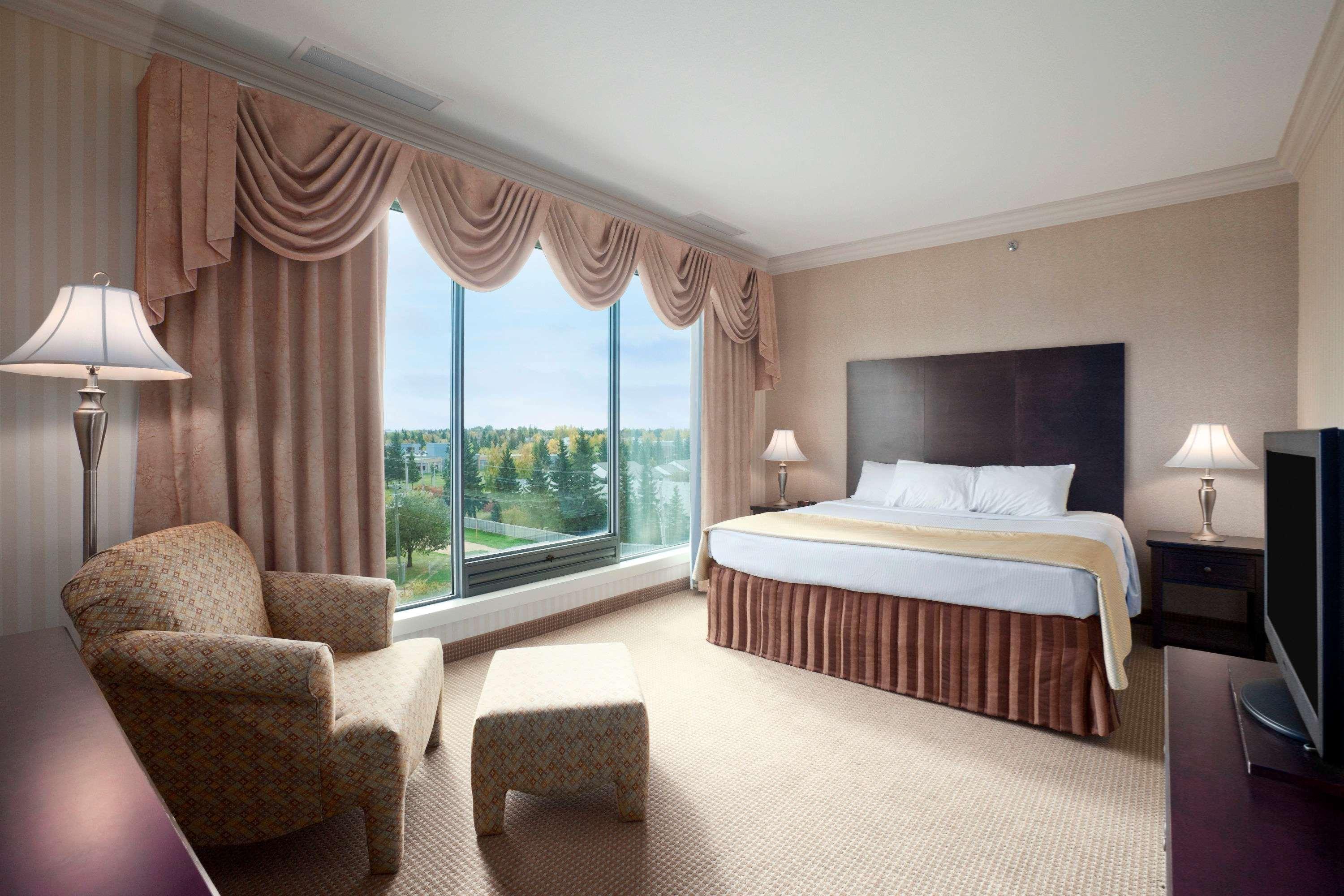 Border Inn & Suites Lloydminster Bagian luar foto