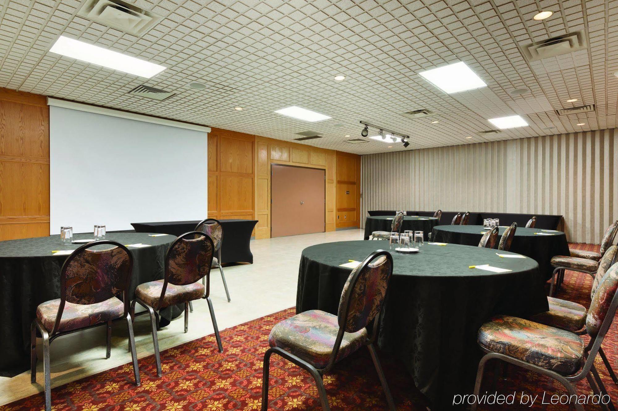 Border Inn & Suites Lloydminster Bagian luar foto