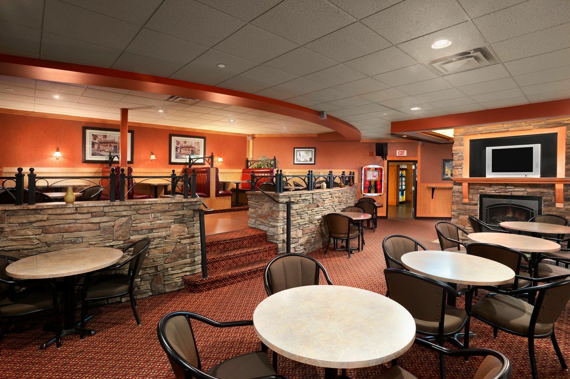 Border Inn & Suites Lloydminster Bagian luar foto