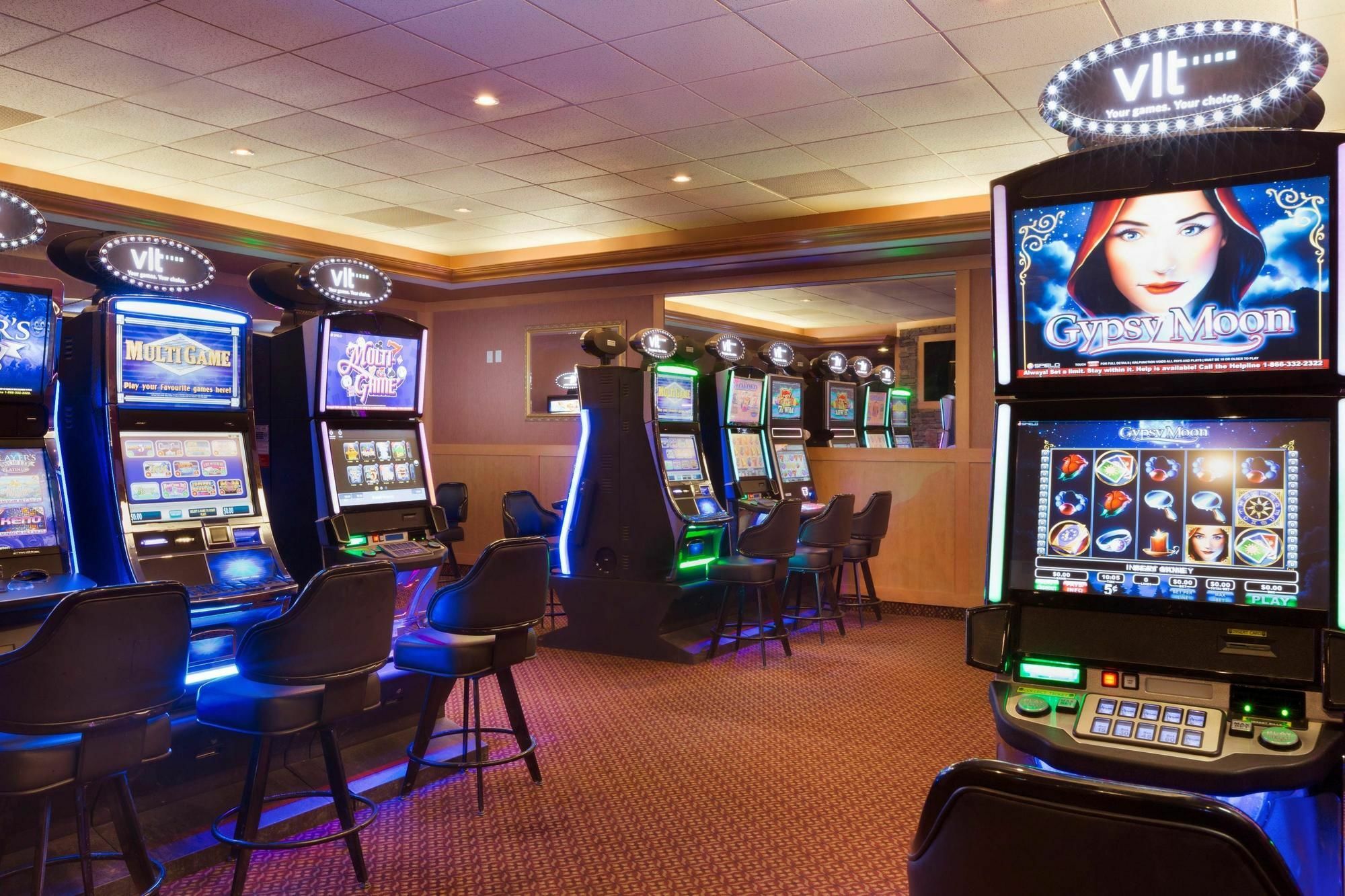 Border Inn & Suites Lloydminster Bagian luar foto