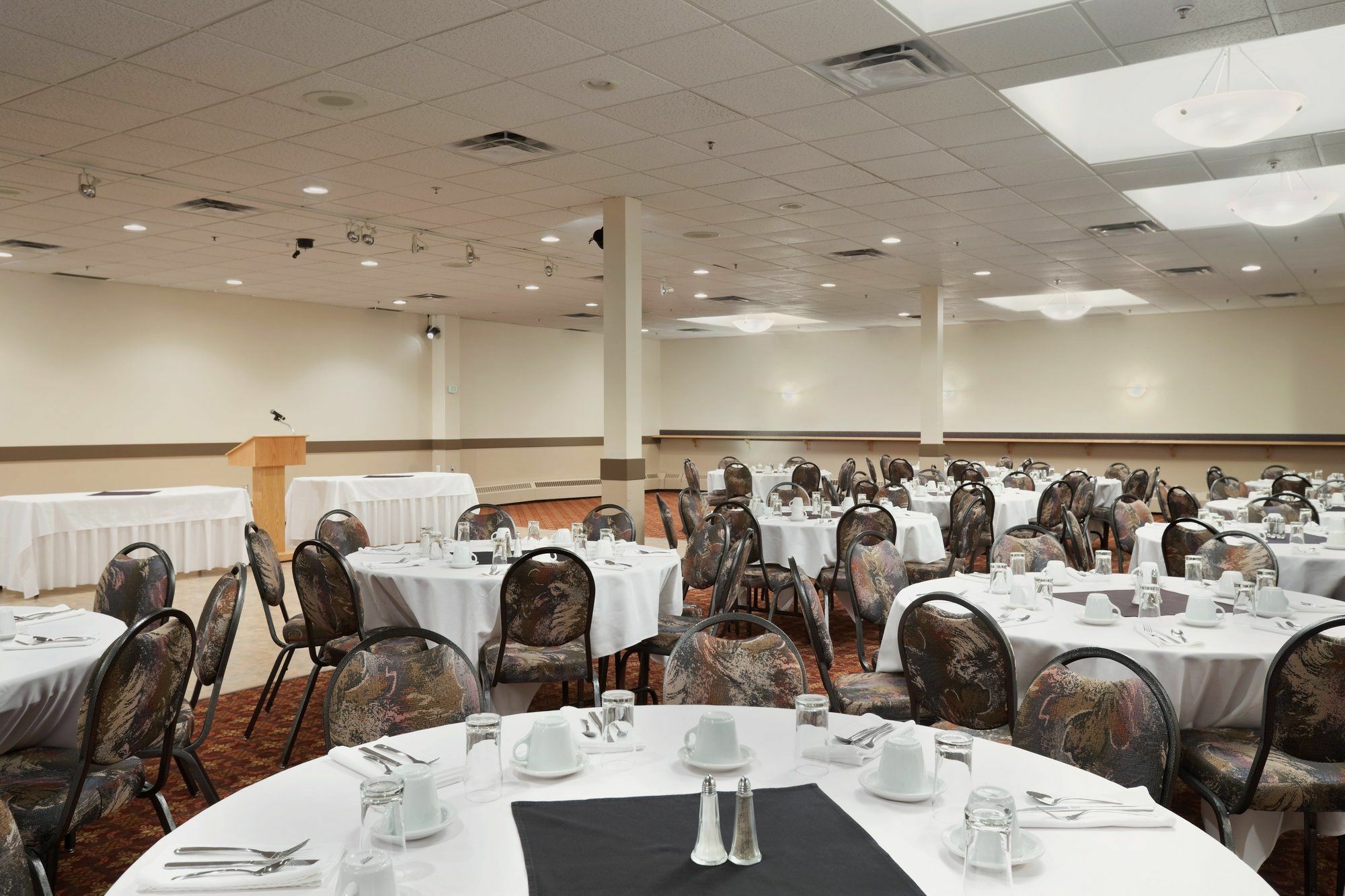 Border Inn & Suites Lloydminster Bagian luar foto